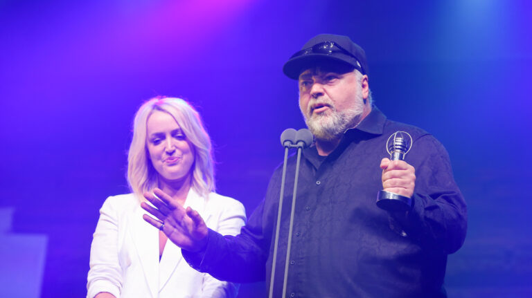 Kyle Sandilands & Jacki O accepting award